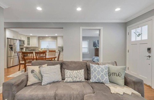 Northside House | Downtown l 2 Bedroom l Sleeps 4 l Convenient