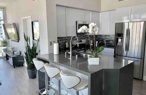 Marina District Apartment | Downtown Luxury - 2 bed/2 bath/2 parking