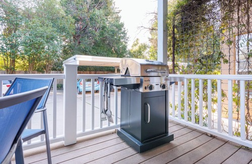 Napa Condo | Downtown Napa! Unit B Walk to Everything!