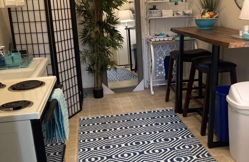 Red Bluff Apartment | Downtown Red Bluff Turn-of-the-Century Apartment w/Kitchenette