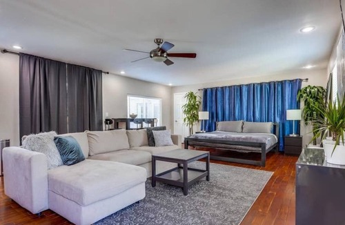 Grant Hill Apartment | Downtown San Diego | King bed | Pool and Hot Tub