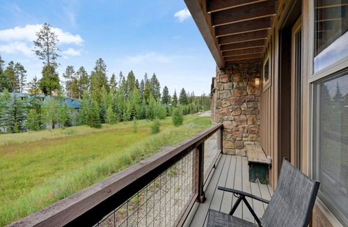 Rendezvous House | Downtown WP Villa 105 I Private Hot Tub I Great Views I Bunk Room I Discounted Attractions