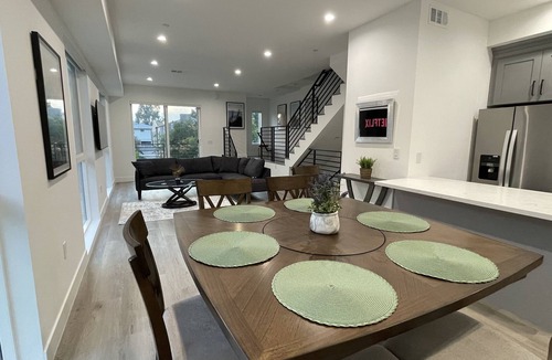 Wilshire House | Dreamy Hollywood Art House