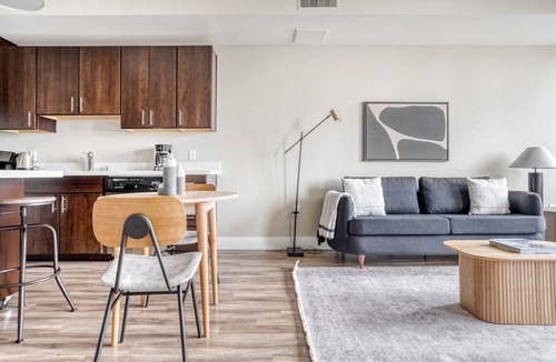 Mountain View Apartment | Dreamy Mountain View 1BR w/Pool & Gym, walk to Caltrain, by Blueground