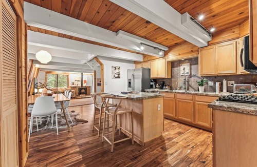 Tahoe Pines Cabin | Drifthaus | Firepit, Fireplace & BBQ!