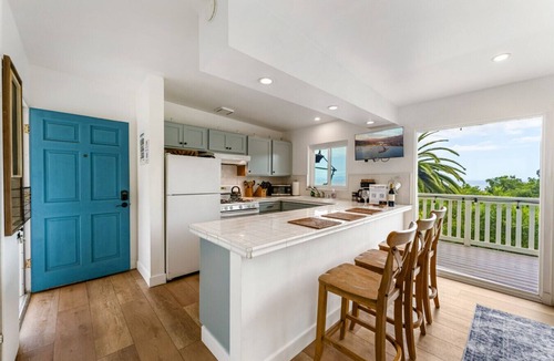 Summerland Apartment | Driftwood Club - Oceanviews, BBQ, Pet Friendly