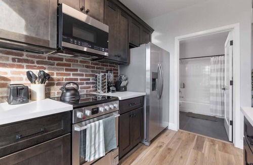 Tulare Apartment | DT Tulare Apt: DT, Taproom, Coffee Shops+