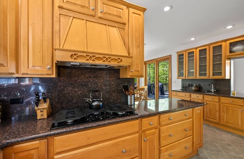 Cedar Mountain House | DuPont Mountain Lodge: 28 Private Acres + Sauna