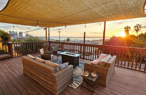 Middletown House | Eagle's Nest - Hot Tub & Stunning Bay View - Walk To Little Italy