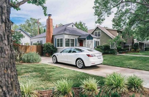 East Sacramento House | East Sac Escape | Relaxing Saltwater Pool & Guest Casita