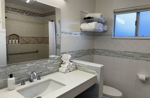Independence Hotel | Eastern Sierra Motor lodge