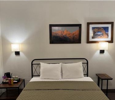 Independence Hotel | Eastern Sierra Motor Lodge