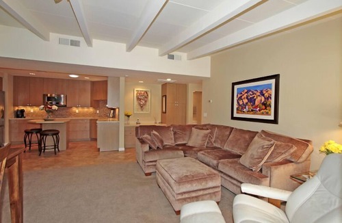 Palm Desert Villa | El Paseo, 'The Rodeo Drive of Beverly Hills' In Palm Desert. Free Wi FI
