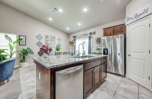 Roosevelt House | Elegant 3BR Home in Fresno