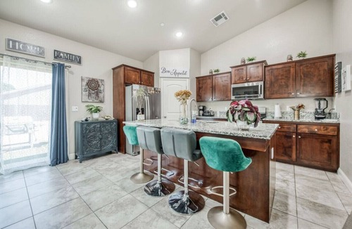 Roosevelt House | Elegant 3BR Home in Fresno