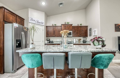 Roosevelt House | Elegant 3BR Home in Fresno