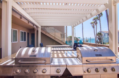 South Oceanside Condo | Elegant Condo w/Beach Access, Free WiFi, Private Washer/Dryer, Balcony