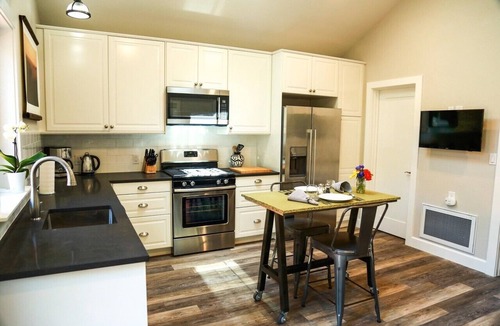 Sebastopol House | Elegant guest house within walking distance to fabulous downtown Sebastopol