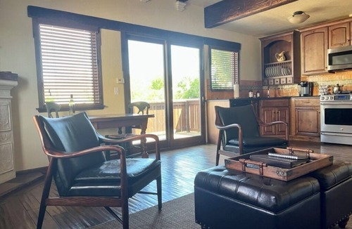 Sonoma House | Elegant Penthouse 2 blocks from Sonoma Plaza.