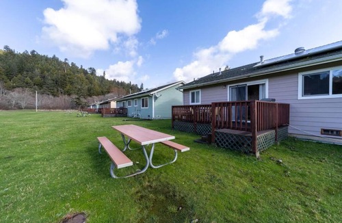 Orick House | Elk Meadow Cabins 11A Roosevelt Elk Suite