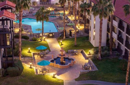 Palm Desert Resort | Embassy Suites by Hilton Palm Desert