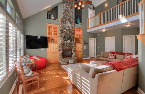 Yosemite Forks House | Emerald Escape 50 Acres w/Hot Tub, Game Room