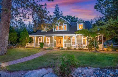 Yosemite Forks House | Emerald Escape 50 Acres w/Hot Tub, Game Room