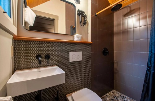 Guerneville Hotel | Enjoy a Hassle-Free and Comfortable Stay! Free Parking, Outdoor Swimming Pool