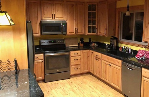 Pioneer Trail Cabin | Enjoy OurPvCabin! Near Beach front, ski resorts & casinos!
