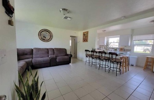 Fresno House | Enjoy the sounds of the county in a cozy home.