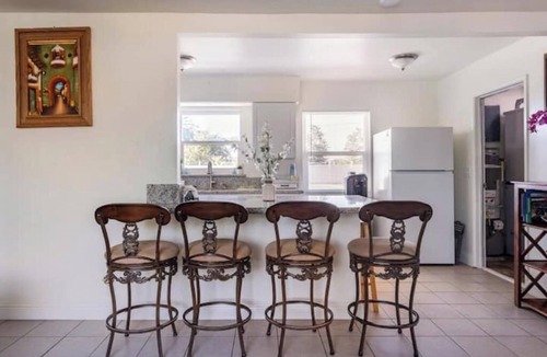 Fresno House | Enjoy the sounds of the county in a cozy home.