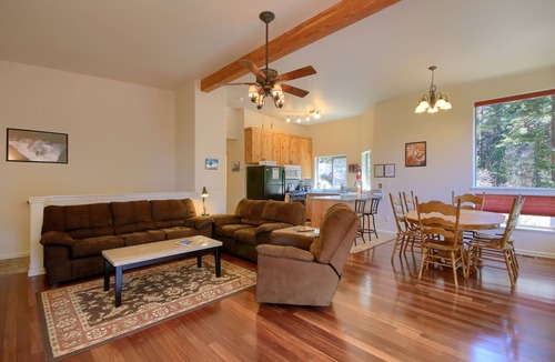 Yosemite West House | Enjoy Yosemite In Peace And Comfort.