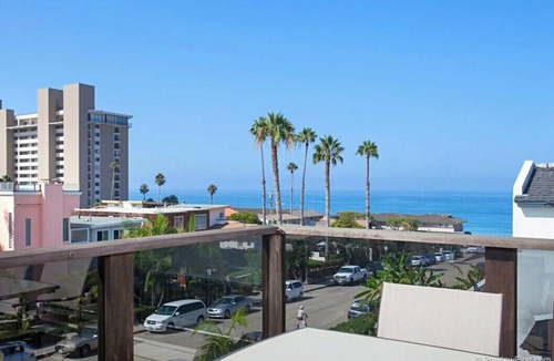 North Pacific Beach House | Enjoy Your Luxury Vacation A Block From The Water.