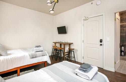 Westlake Apartment | Enjoyable studio with AC in vibrant Los Angeles neighborhood
