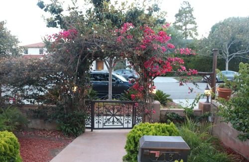 Wilshire Montana House | Entire 2nd Flr-Santa Monica Luxury Roman Villa Suite