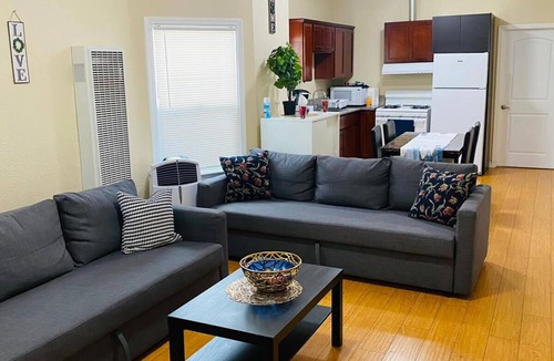 Hoover - Foster Apartment | Entire apartment with 2-bedrooms in North Oakland