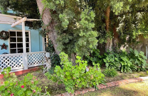 The Flats Cottage | Entire Beverly Hills Guest House