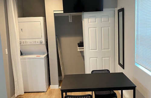 Southwest Anaheim Apartment | Entire guesthouse in Garden Grove, California