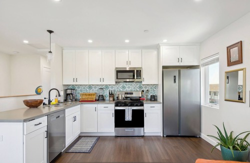 National City House | Entire House w Balcony 10 min to SD Gaslamp, DT, 3BR/3Bth