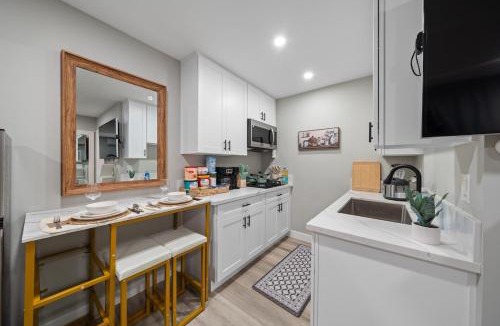 La Presa House | Entire Private Studio with 1 King Bed, Full Kitchen, Gated Yard, Available Now