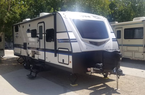 Inyokern House | Entire RV w/Murphy Bed, 5-Seater Couch w/Dinette & 2-Bunkbeds