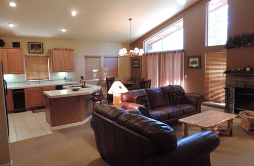 Whitehawk House | Escape to your Whitehawk Ranch retreat - 2 cozy bedrooms await