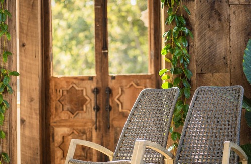 Woodside Apartment | Estately Plausibility of Simplicity