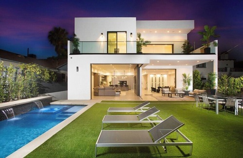 Brentwood Villa | Experience luxury in our 7-bedroom, 7,500 sq ft retreat