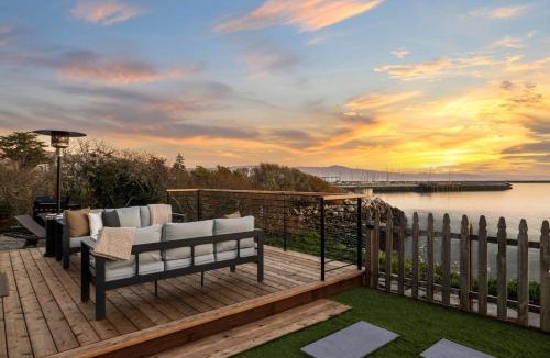 El Granada House | Experience the Pinnacle of Coastal Living at Harbour House