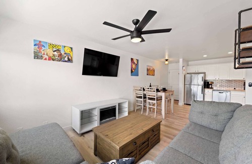 North Park Apartment | Experience Trendy 1BR Stay Steps to Dining + Bars