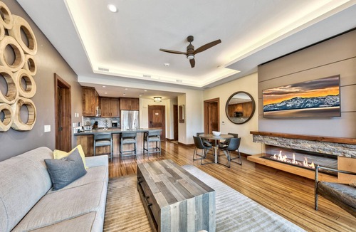 Lakeside Park Condo | Exquisite Stateline Resort, Hot Tub Zalanta #222