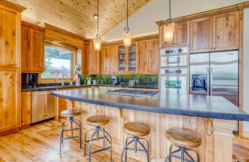 Truckee House | Extraordinary Tahoe-Donner Modern Mountain Home
