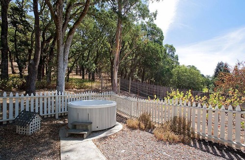 Glen Ellen House | Fabulous Cottage, Walk to Glen Ellen