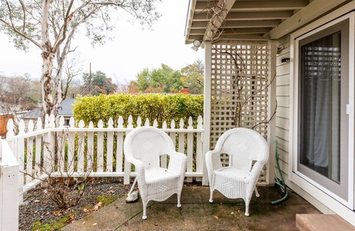 Glen Ellen House | Fabulous Cottage, Walk to Glen Ellen